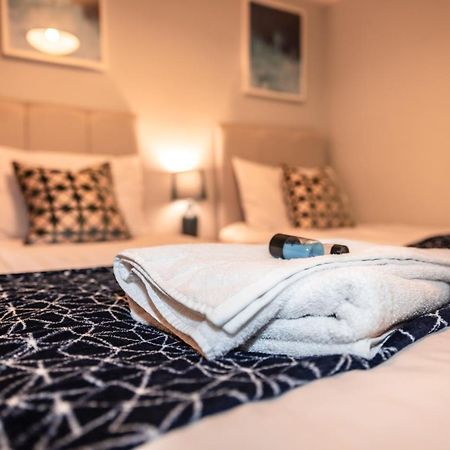 Best Price! Perfect Gunwharf Accommodation - 5 Single Beds Or Kingsize Free Parking Portsmouth Eksteriør billede