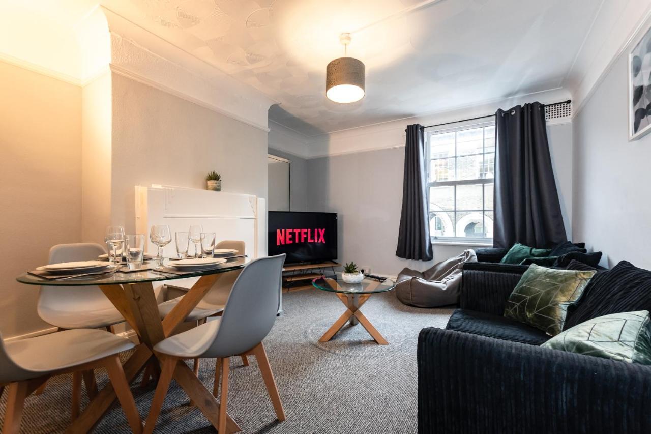 Best Price! Perfect Gunwharf Accommodation - 5 Single Beds Or Kingsize Free Parking Portsmouth Eksteriør billede