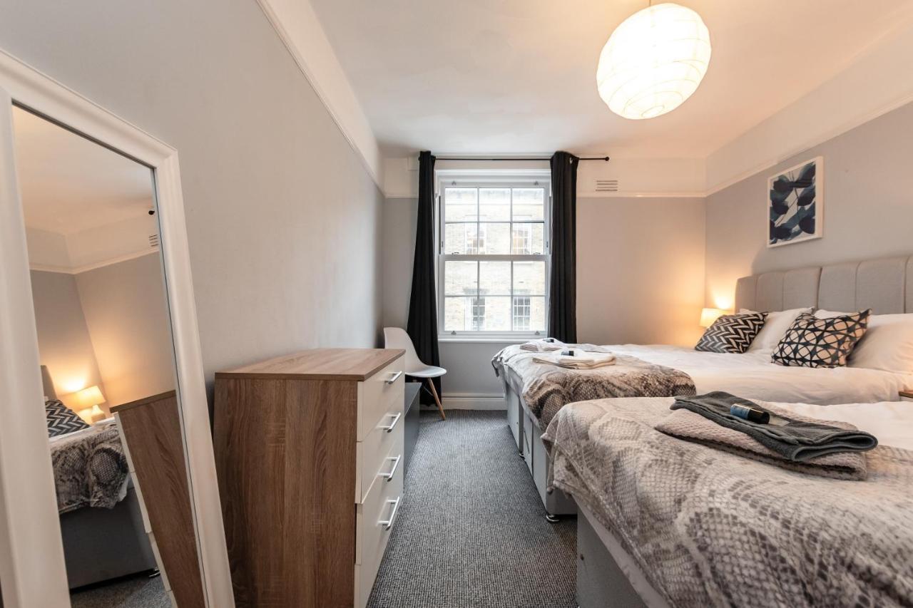 Best Price! Perfect Gunwharf Accommodation - 5 Single Beds Or Kingsize Free Parking Portsmouth Eksteriør billede