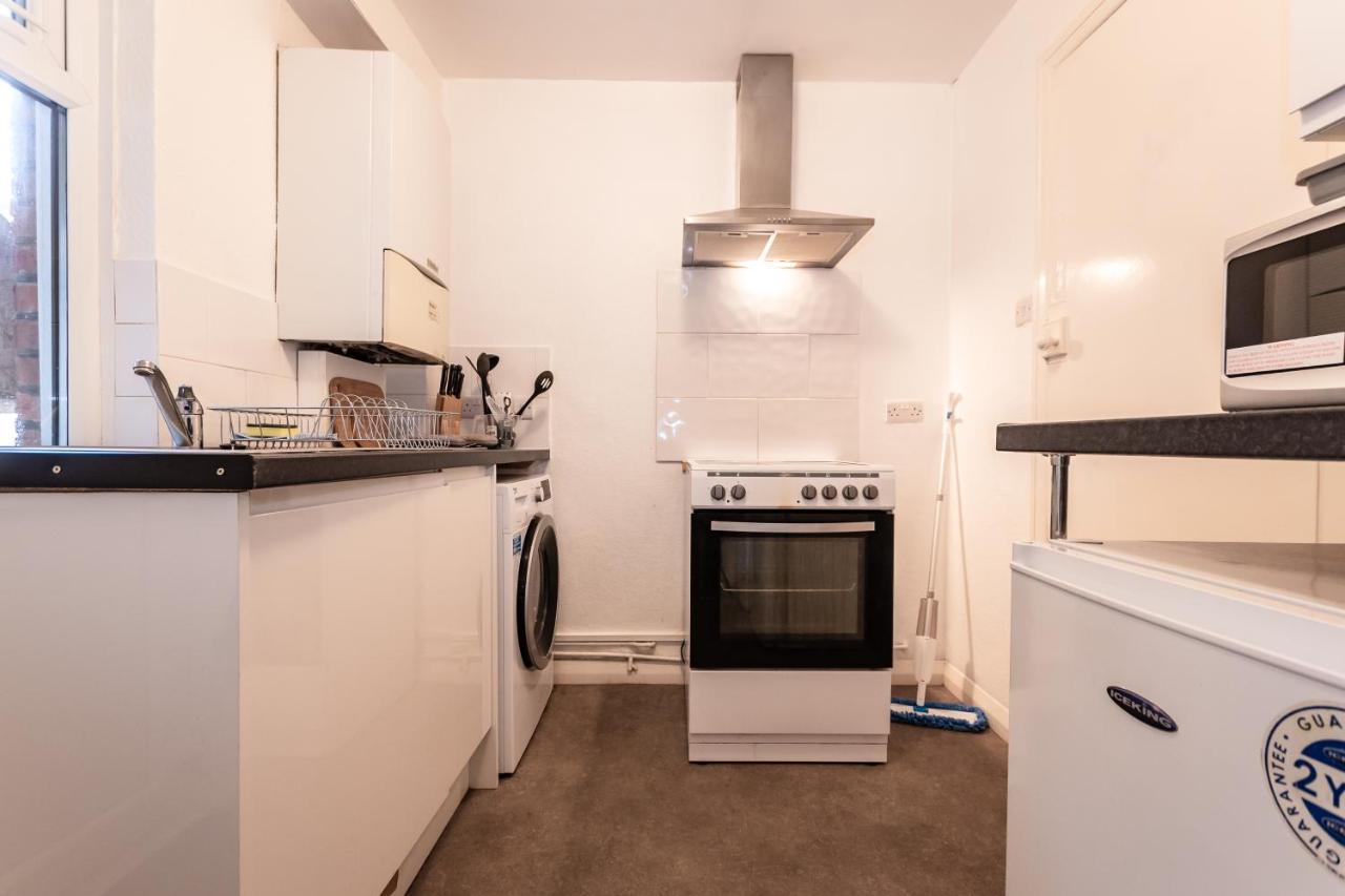 Best Price! Perfect Gunwharf Accommodation - 5 Single Beds Or Kingsize Free Parking Portsmouth Eksteriør billede