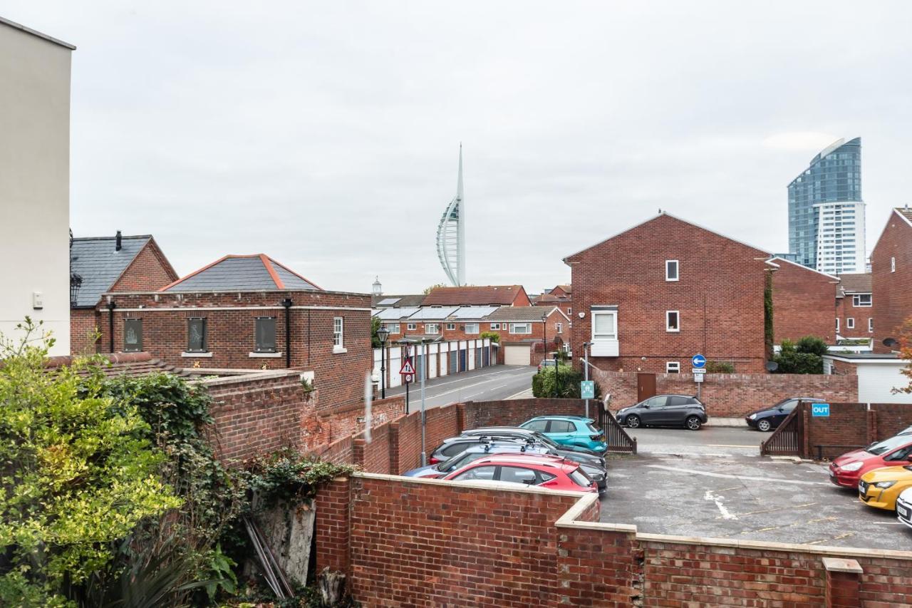 Best Price! Perfect Gunwharf Accommodation - 5 Single Beds Or Kingsize Free Parking Portsmouth Eksteriør billede