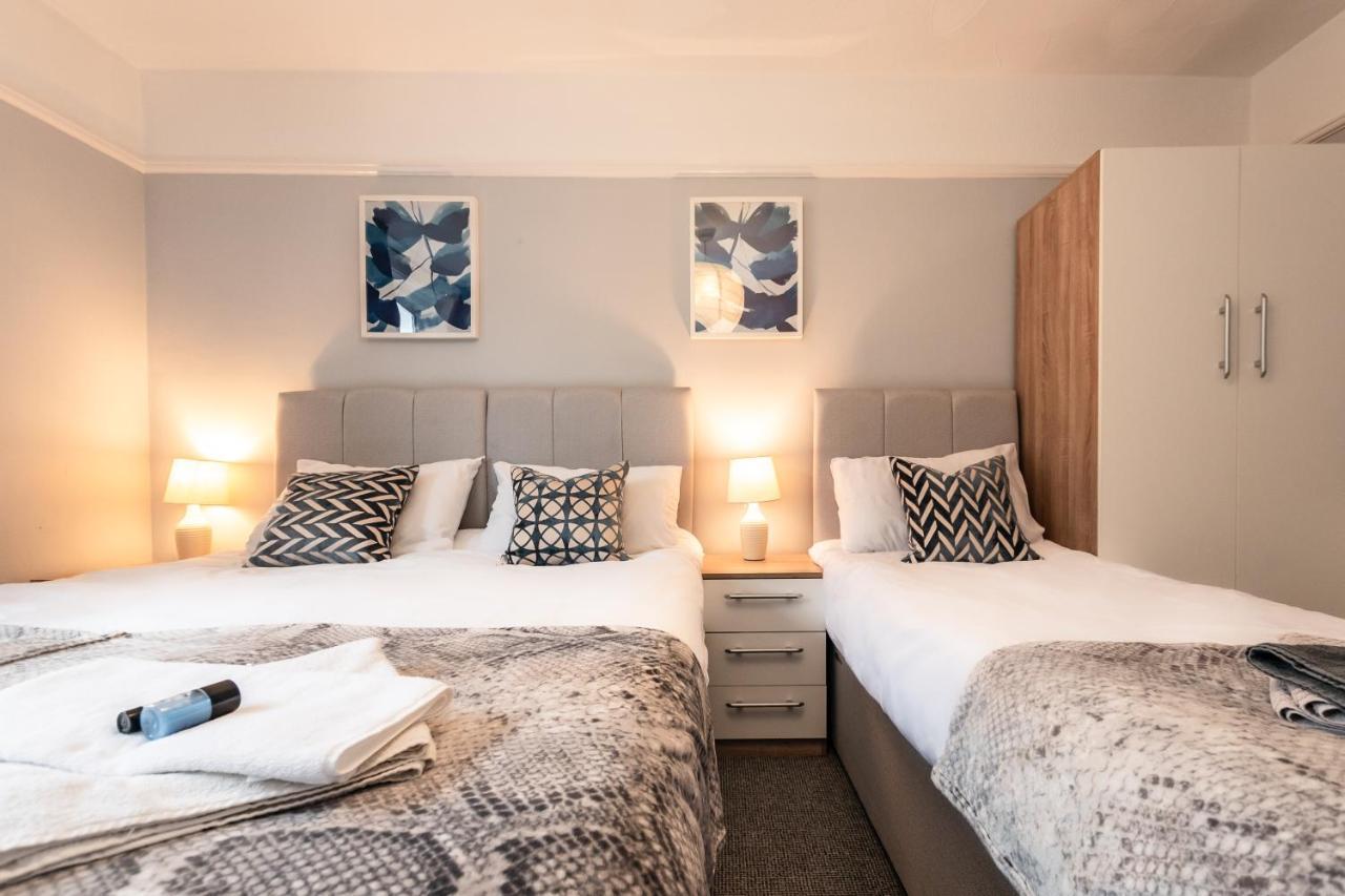 Best Price! Perfect Gunwharf Accommodation - 5 Single Beds Or Kingsize Free Parking Portsmouth Eksteriør billede