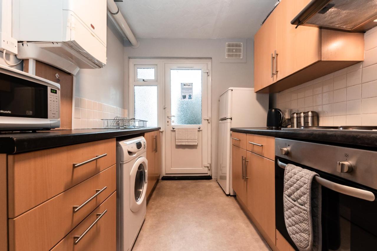 Best Price! Perfect Gunwharf Accommodation - 5 Single Beds Or Kingsize Free Parking Portsmouth Eksteriør billede