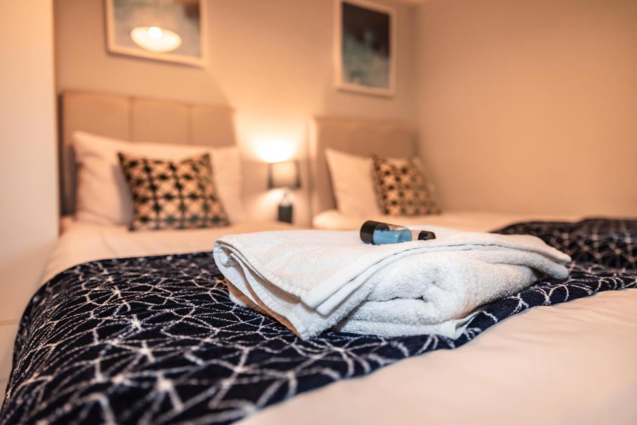 Best Price! Perfect Gunwharf Accommodation - 5 Single Beds Or Kingsize Free Parking Portsmouth Eksteriør billede