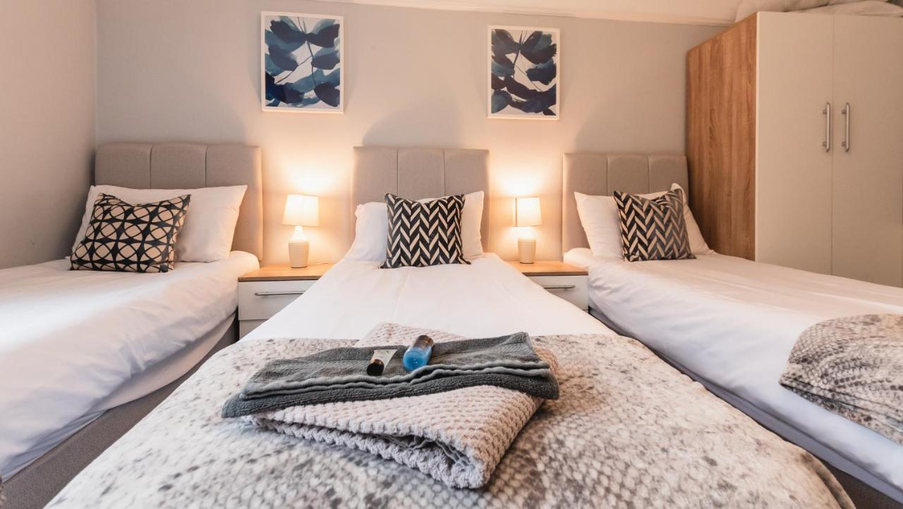Best Price! Perfect Gunwharf Accommodation - 5 Single Beds Or Kingsize Free Parking Portsmouth Eksteriør billede