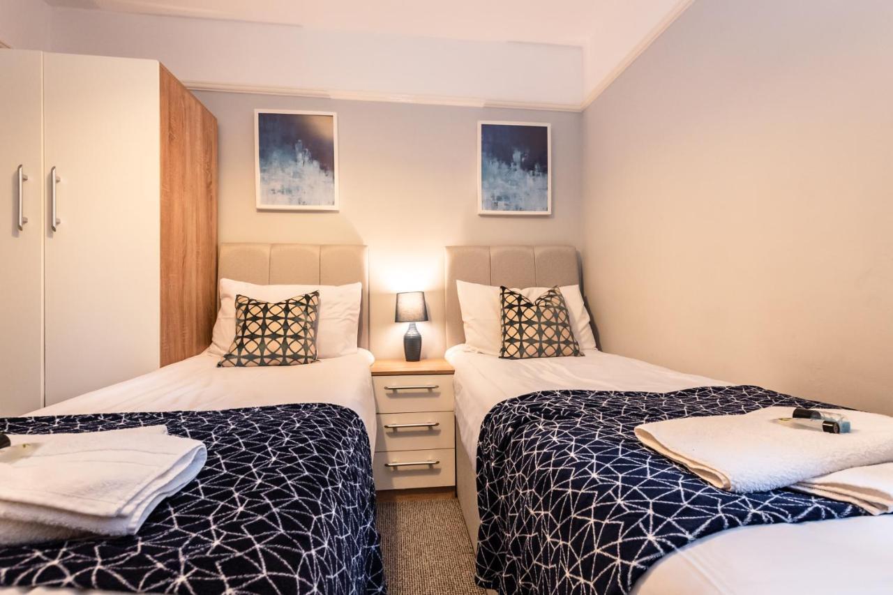 Best Price! Perfect Gunwharf Accommodation - 5 Single Beds Or Kingsize Free Parking Portsmouth Eksteriør billede